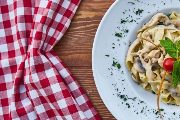 Comment découvrir les traditions culinaires de la région de l'Émilie-Romagne en Italie ?