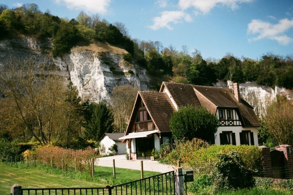 Comment organiser des vacances dans une maison de campagne en France avec des ateliers de fabrication de pain?