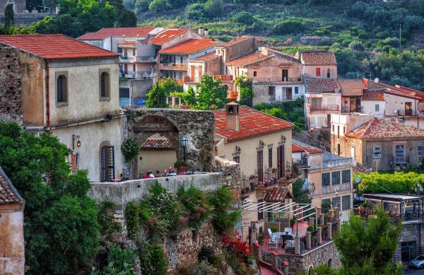 Quels conseils pour louer une maison de vacances en Sicile avec des cours de cuisine et des visites de vignobles?